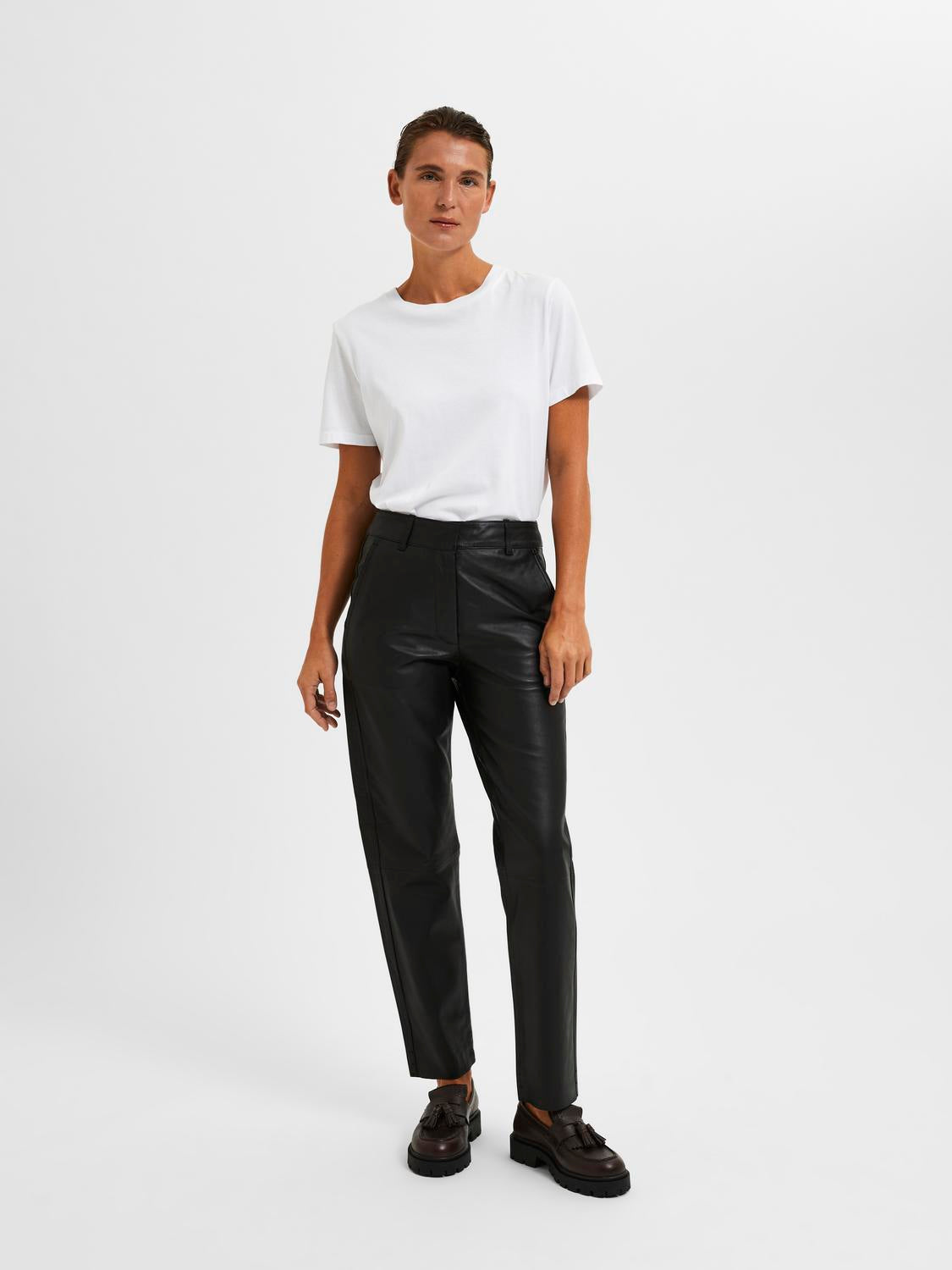 model_shot-front_full